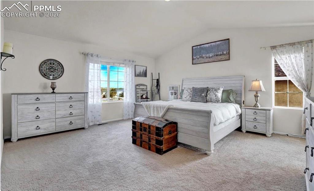 Image 19 of 26: Bedroom