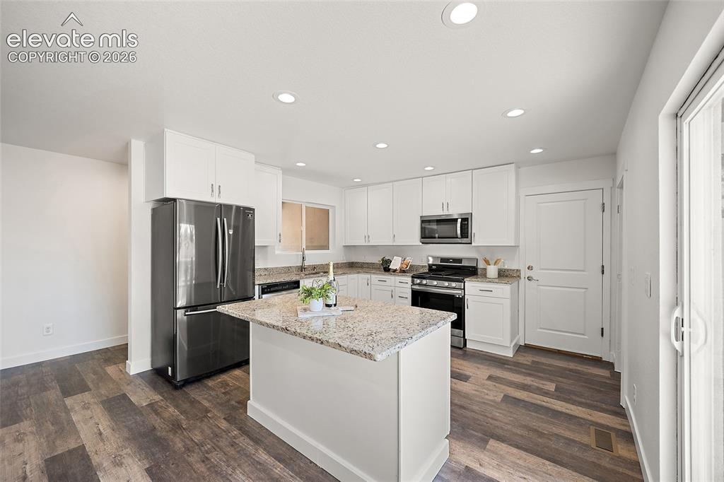 Image 10 of 39: Quartz counter tops + gas range