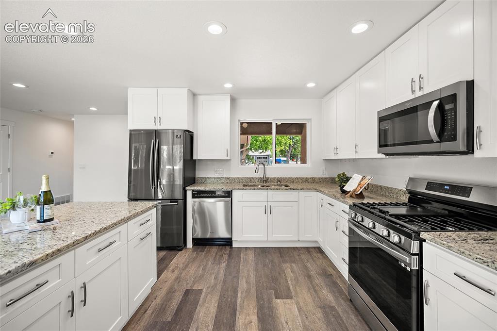 Image 11 of 39: Quartz counter tops + gas range