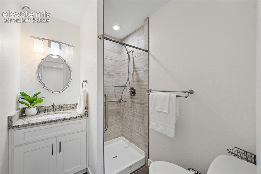 Image 22 of 39: en suite bathroom