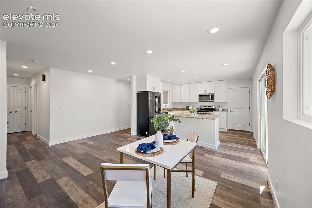 Image 6 of 39: Dining Area