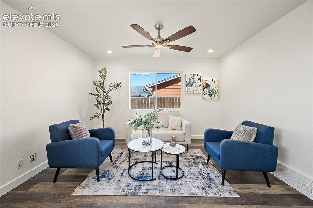 Image 7 of 39: Sitting Room