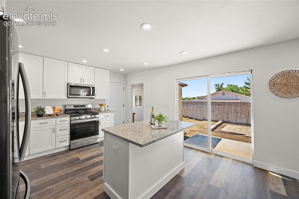 Image 9 of 39: Quartz counter tops + gas range