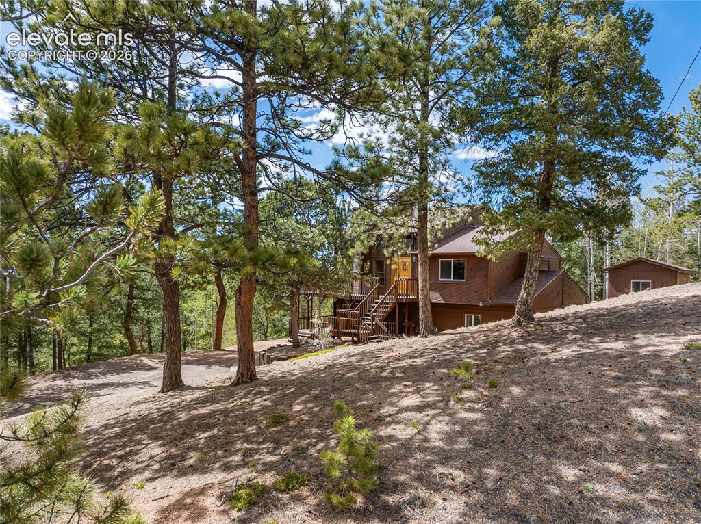 Image 40 of 50: LOWER LEVEL LARGE DECK WITH MOUNTAIN VIEWS