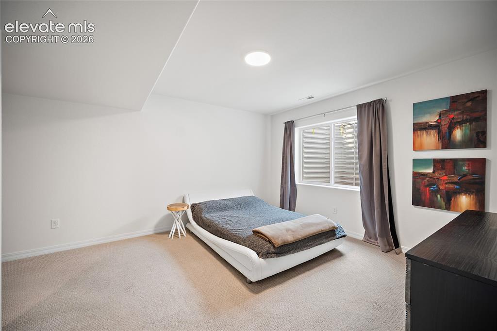 Image 15 of 25: Bedroom