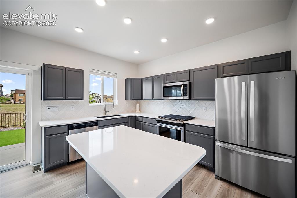 Image 8 of 25: Kitchen