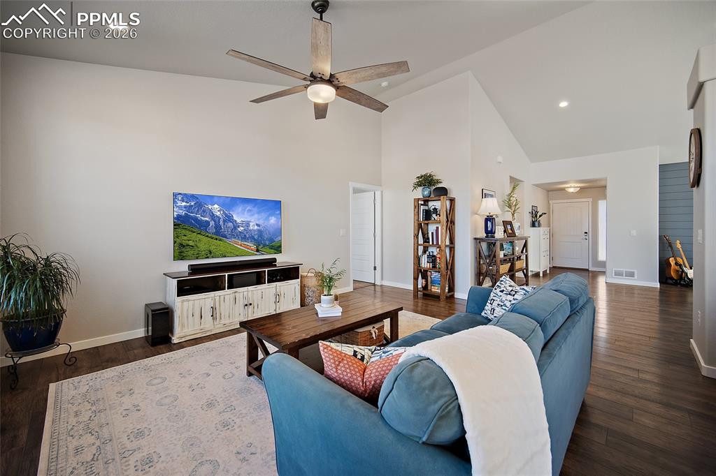 Image 10 of 50: Living Room