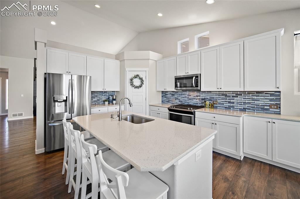 Image 13 of 50: Kitchen