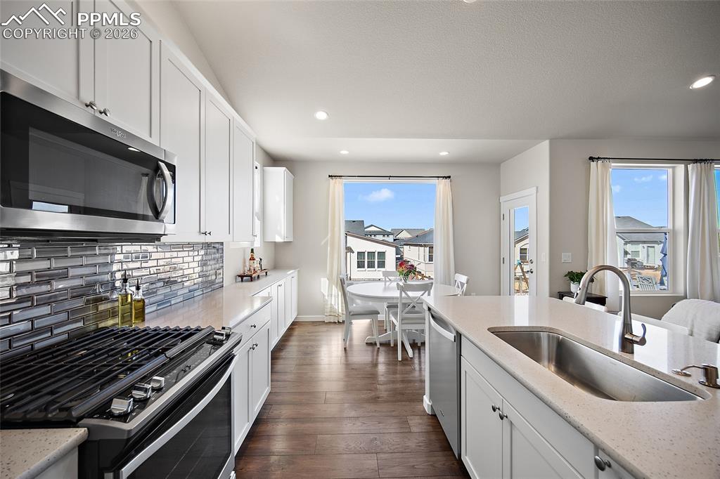 Image 14 of 50: Kitchen