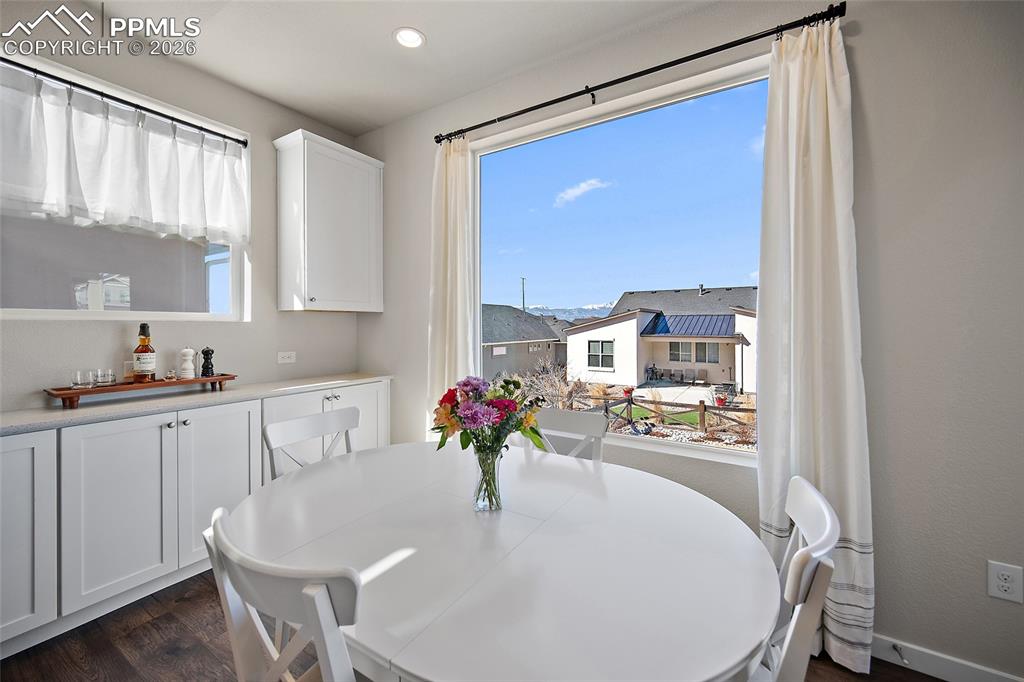 Image 17 of 50: Dining Area