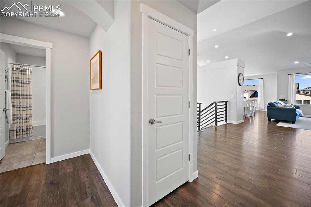 Image 25 of 50: Hallway