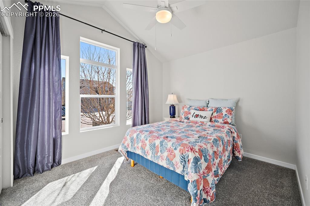 Image 26 of 50: Bedroom