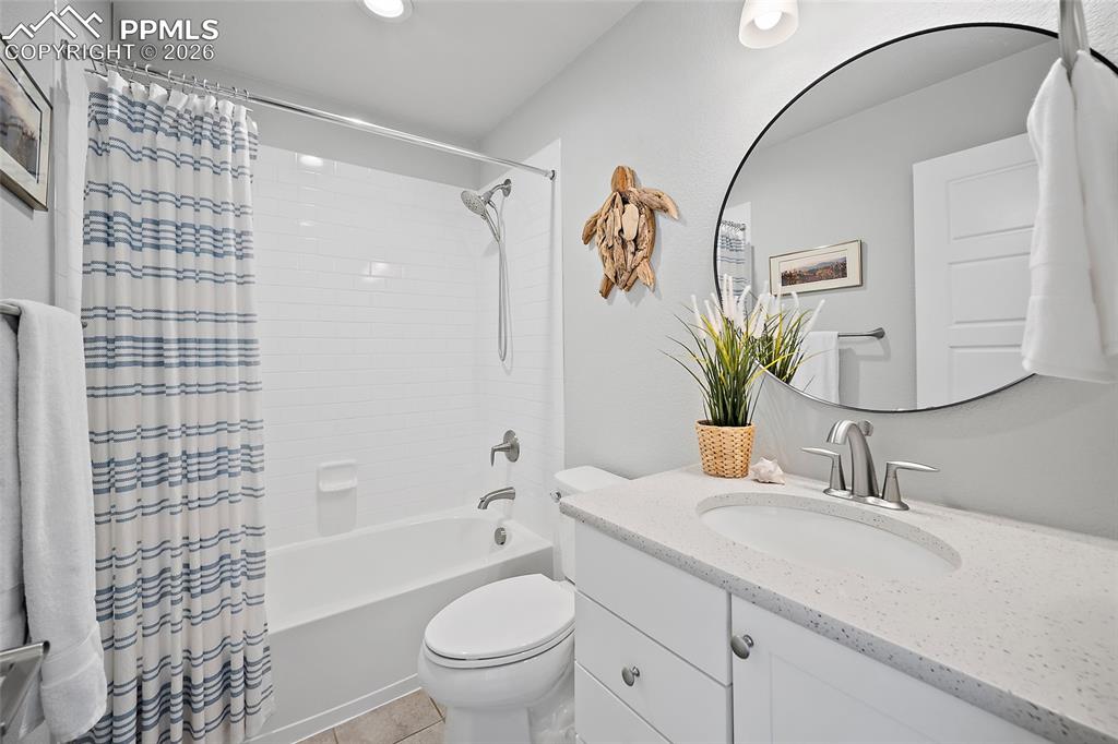 Image 28 of 50: Bathroom