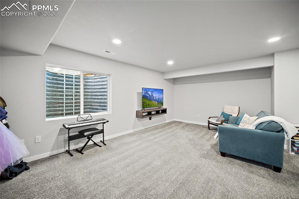 Image 31 of 50: Family Room