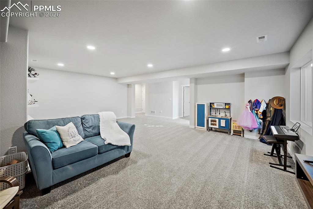 Image 32 of 50: Family Room