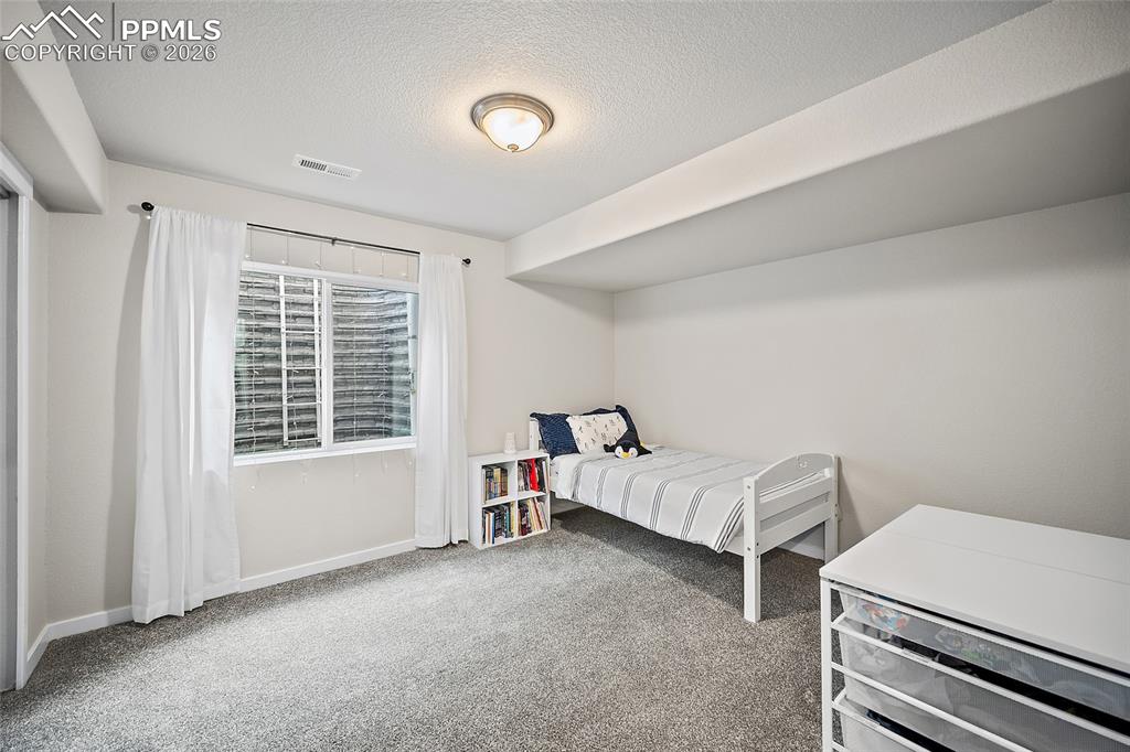 Image 33 of 50: Bedroom