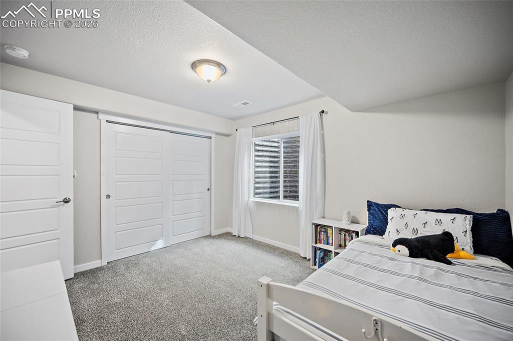 Image 34 of 50: Bedroom