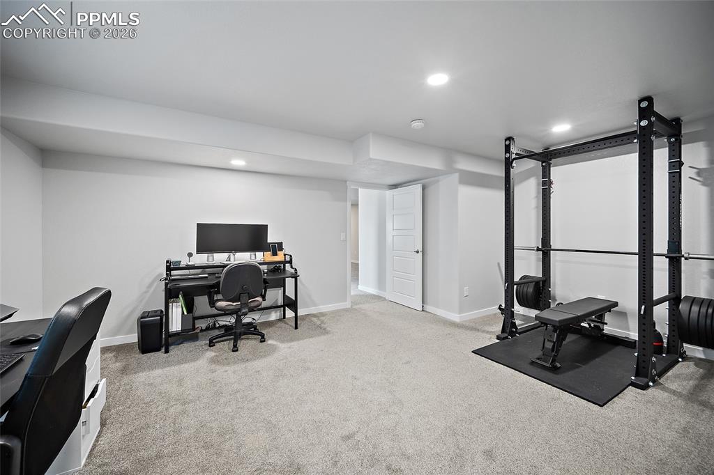 Image 39 of 50: Bedroom