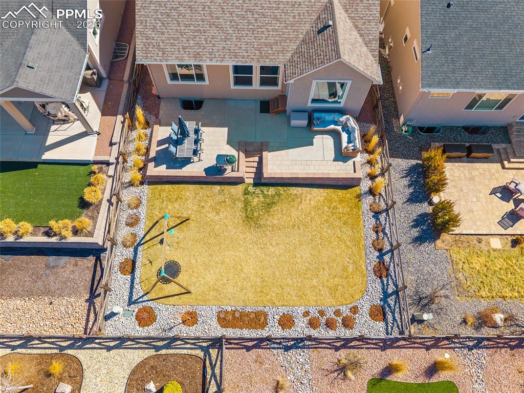 Image 45 of 50: Yard