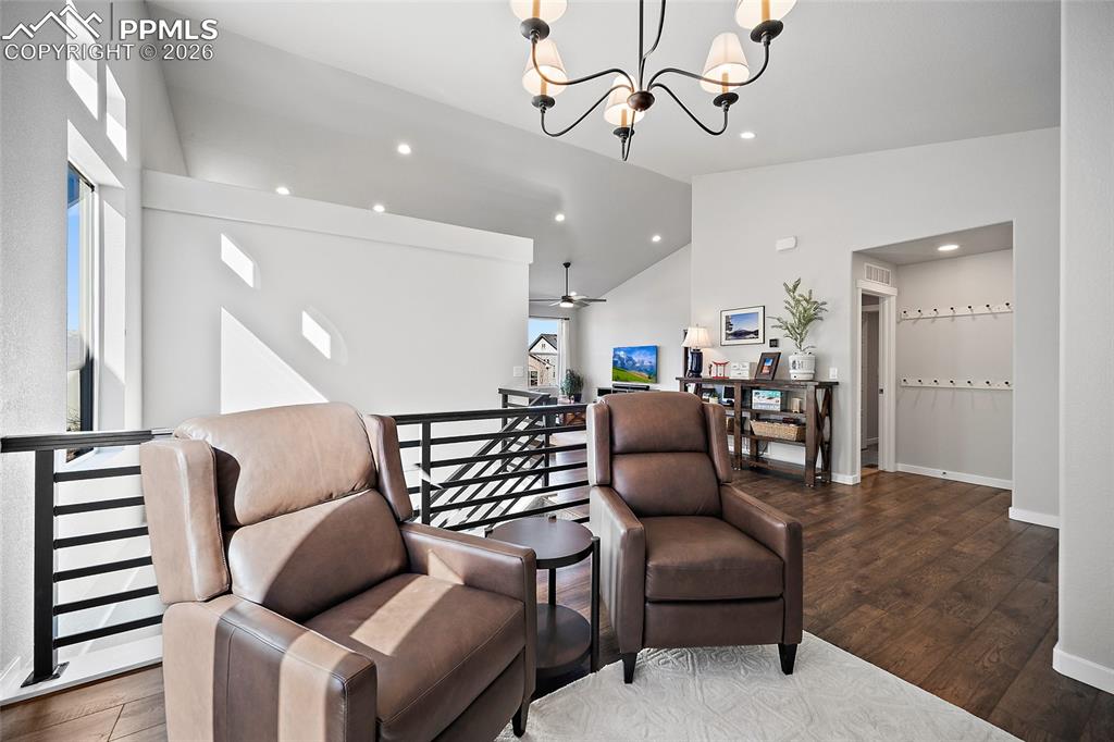 Image 6 of 50: Sitting Room