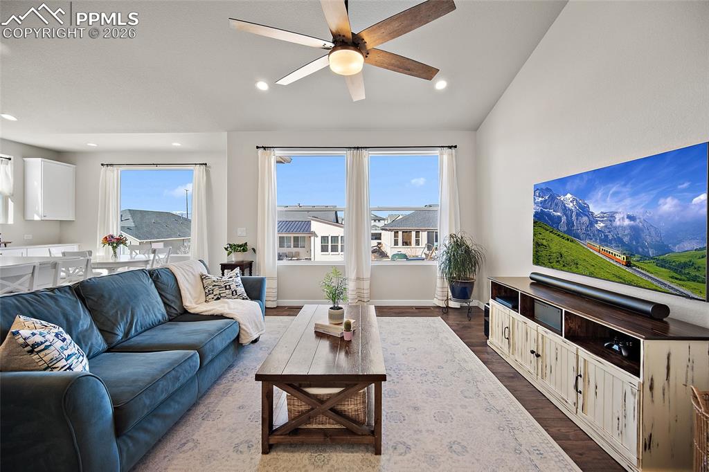 Image 8 of 50: Living Room