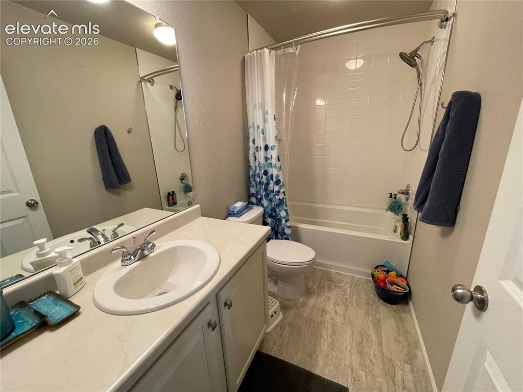 Image 10 of 25: Bathroom