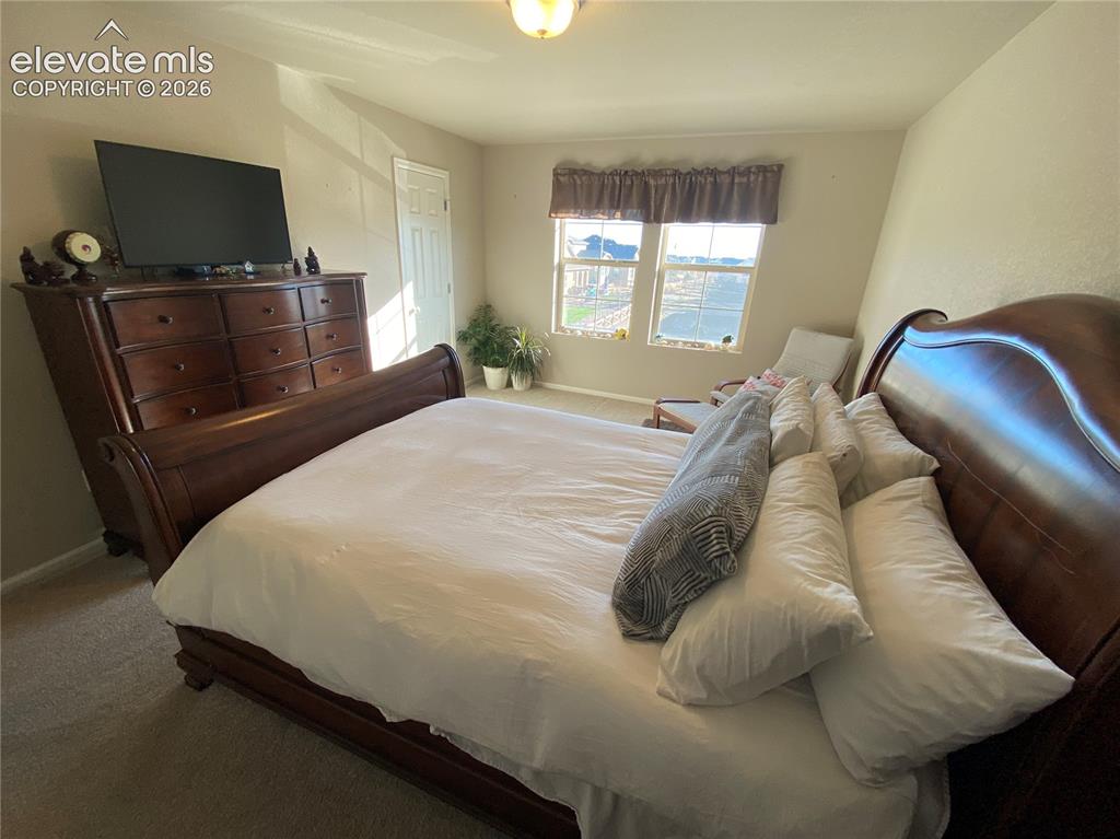 Image 12 of 25: Bedroom