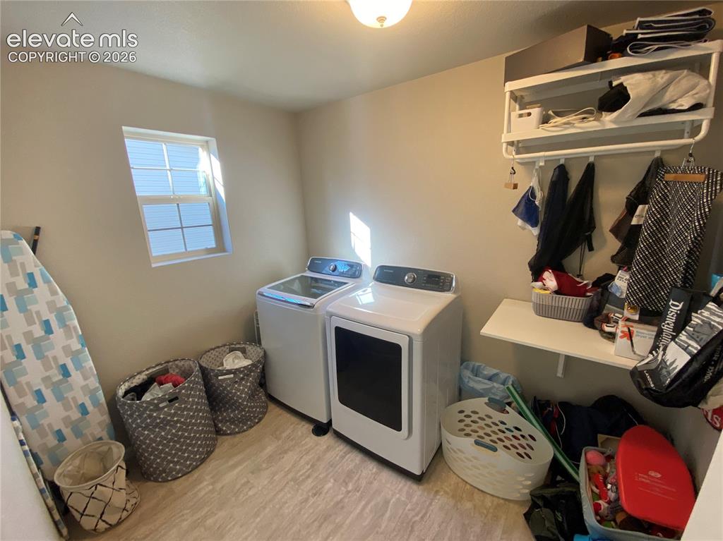 Image 13 of 25: Laundry