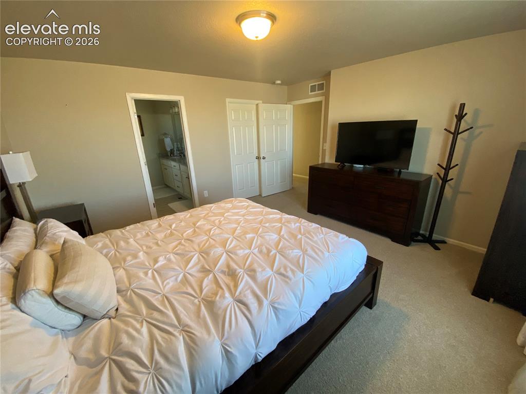 Image 15 of 25: Bedroom