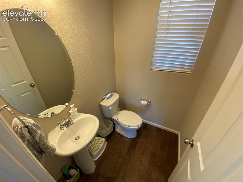 Image 3 of 25: Bathroom