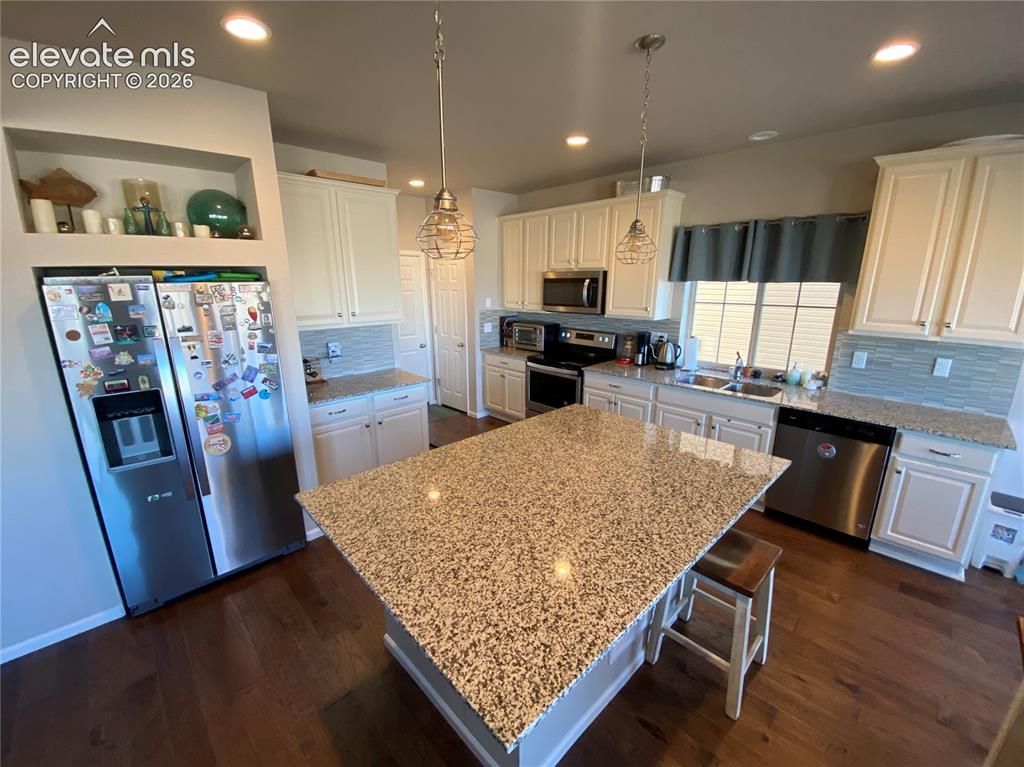 Image 6 of 25: Kitchen