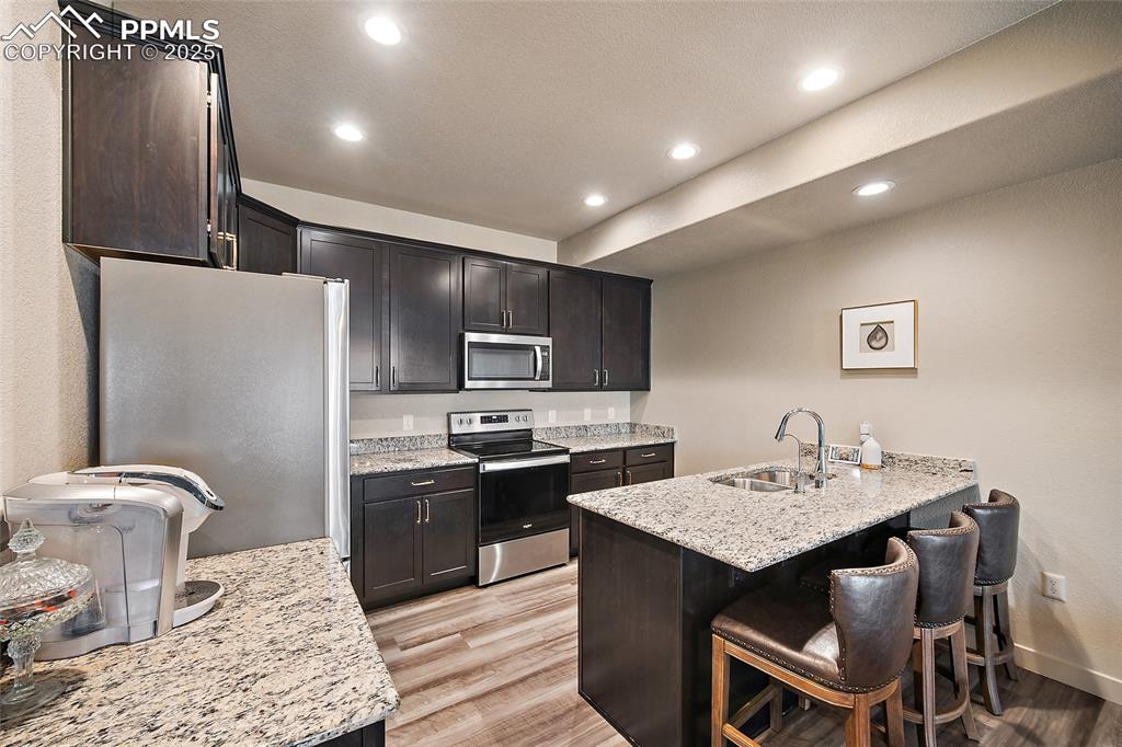 Image 11 of 40: Kitchen