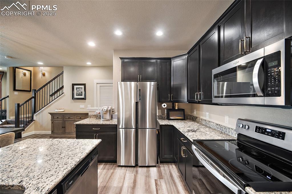 Image 12 of 40: Kitchen