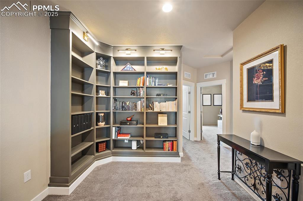 Image 16 of 40: Loft