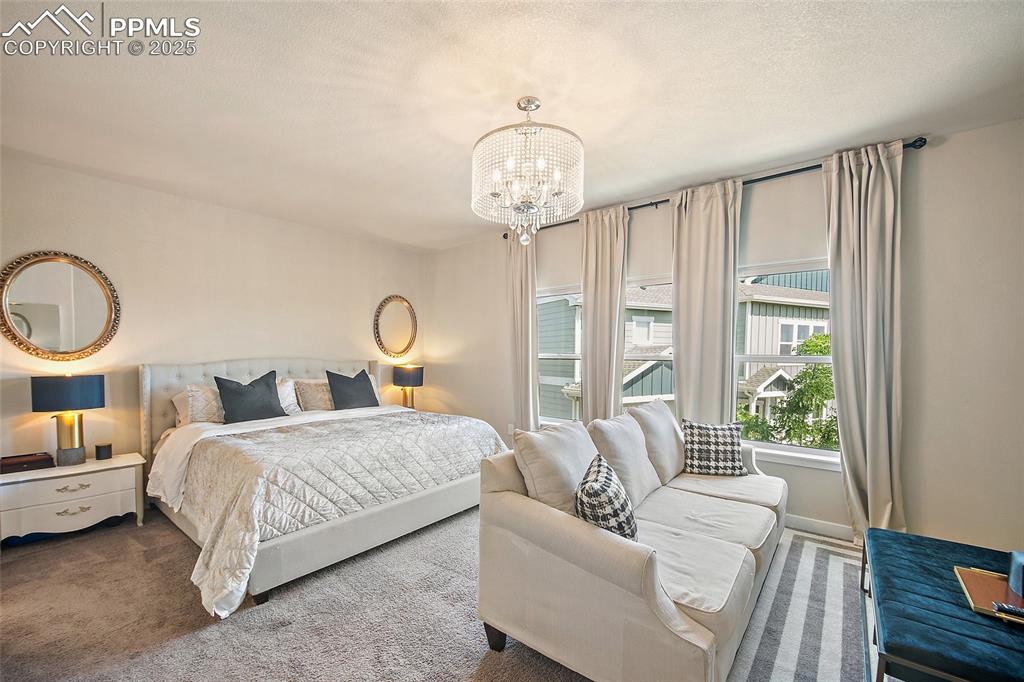 Image 17 of 40: Bedroom