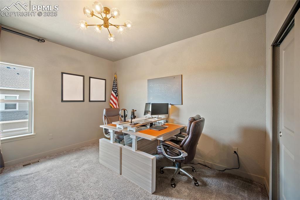 Image 22 of 40: Office