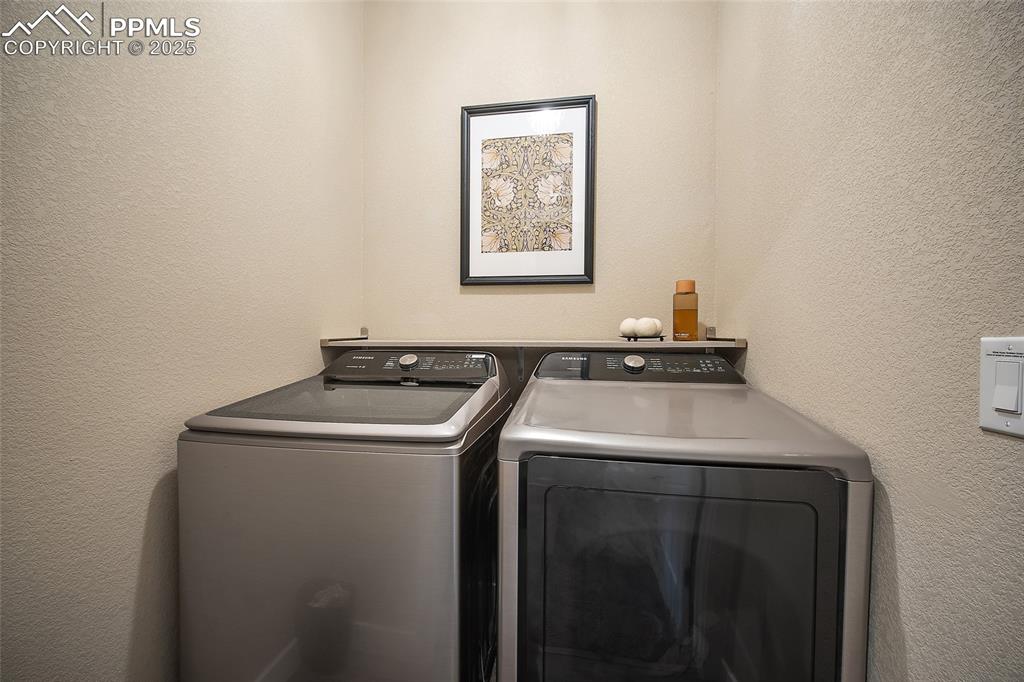 Image 25 of 40: Laundry