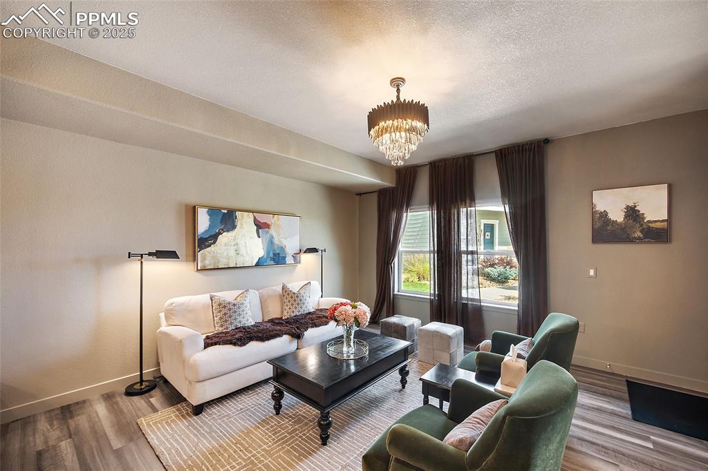 Image 5 of 40: Living Room