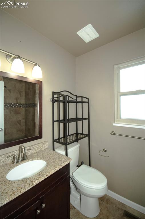 Image 14 of 23: en-suite bathroom