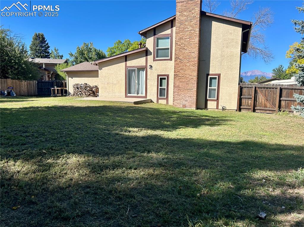 Image 22 of 23: Back of Structure