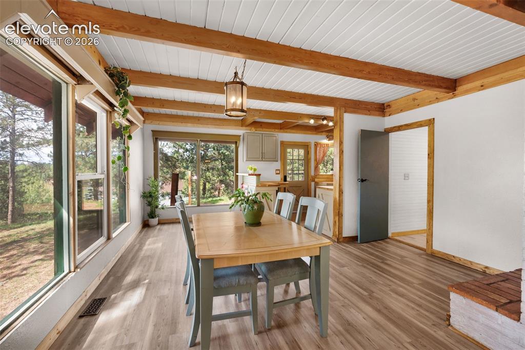 Image 11 of 37: Dining Area