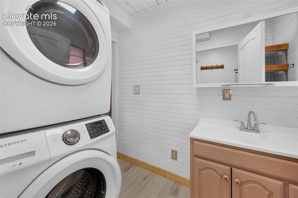 Image 17 of 37: Laundry