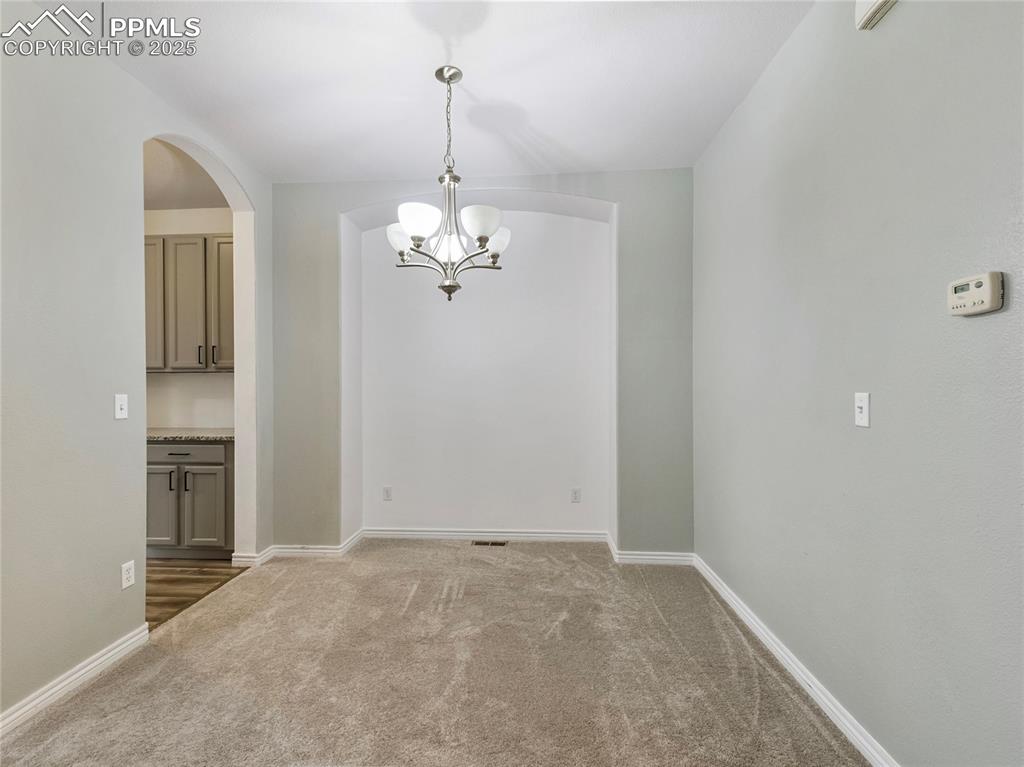 Image 10 of 28: Dining Area