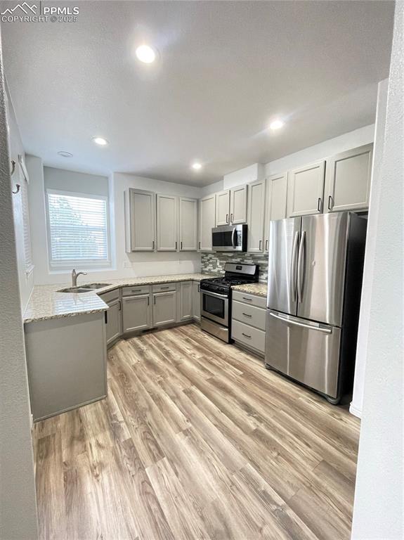 Image 12 of 28: Kitchen