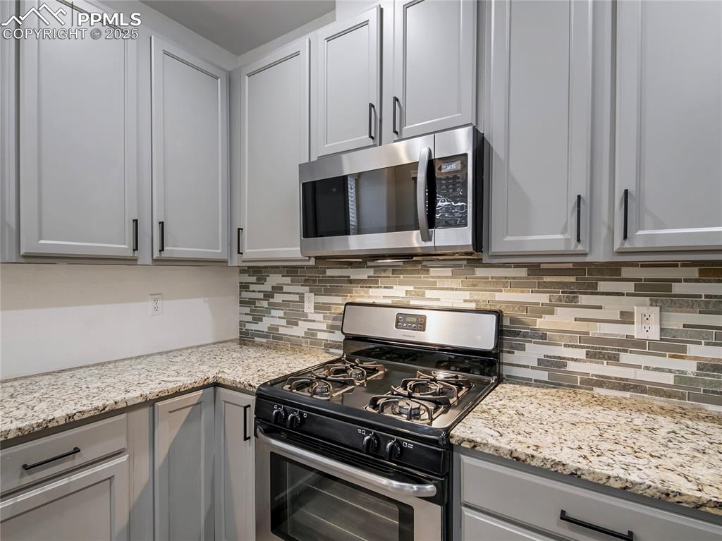 Image 13 of 28: Kitchen