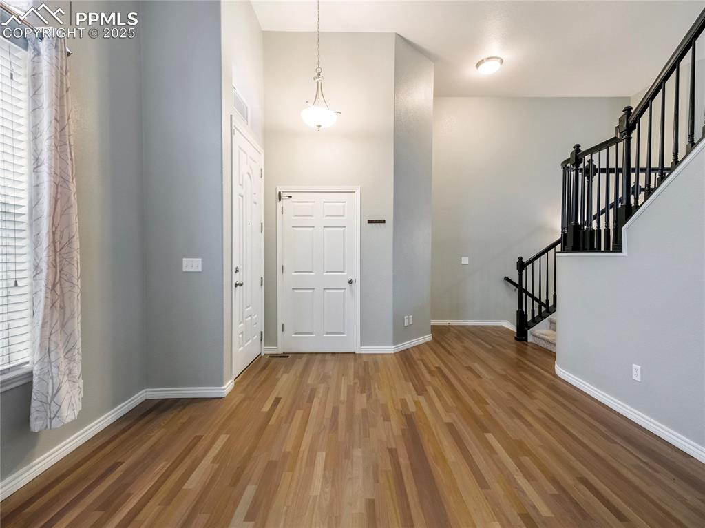 Image 4 of 28: Entry