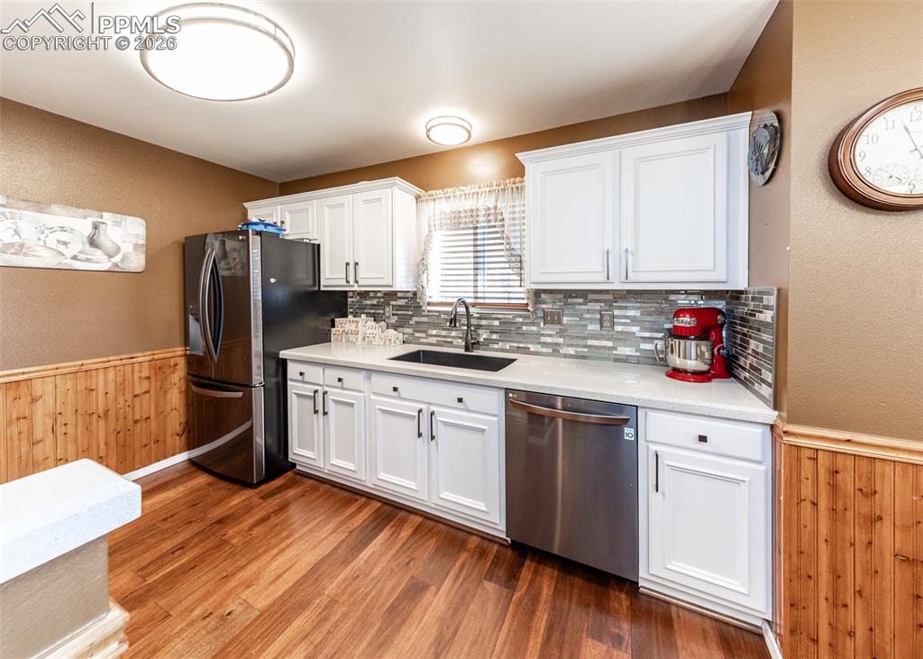 Image 18 of 48: Kitchen