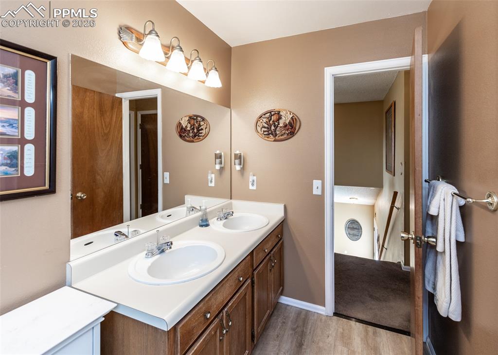 Image 31 of 48: Bathroom