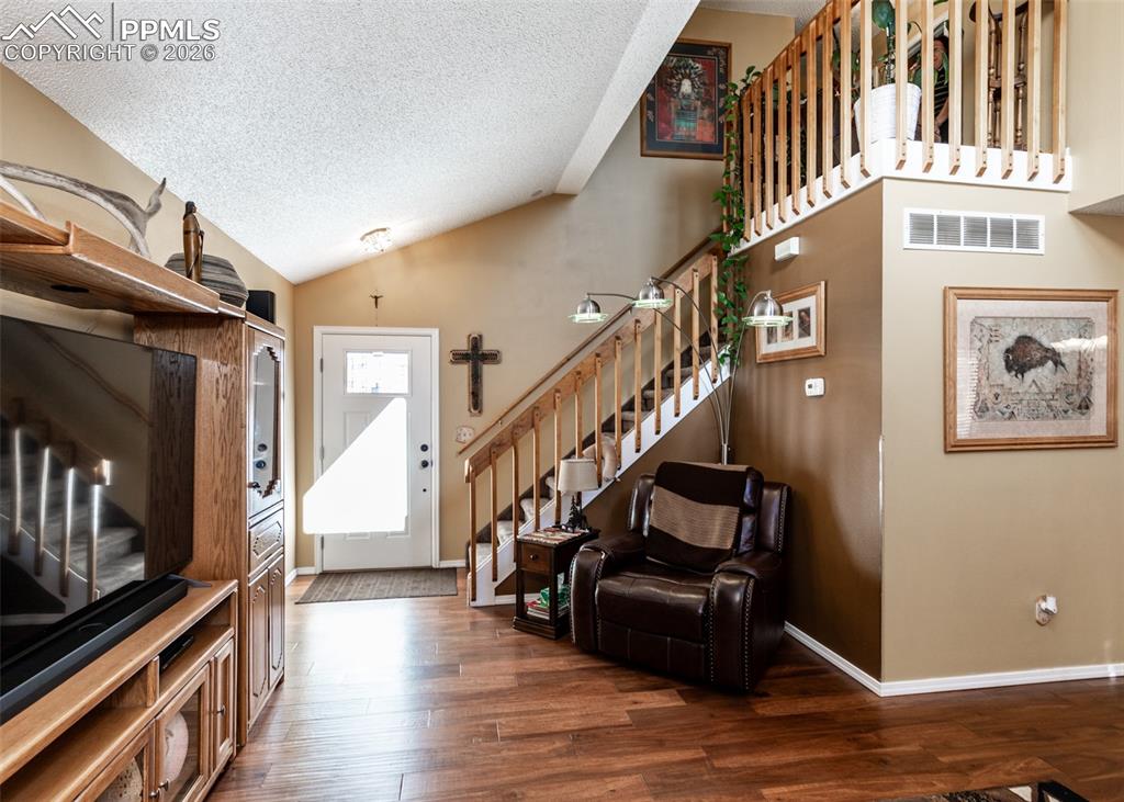 Image 8 of 48: Entry