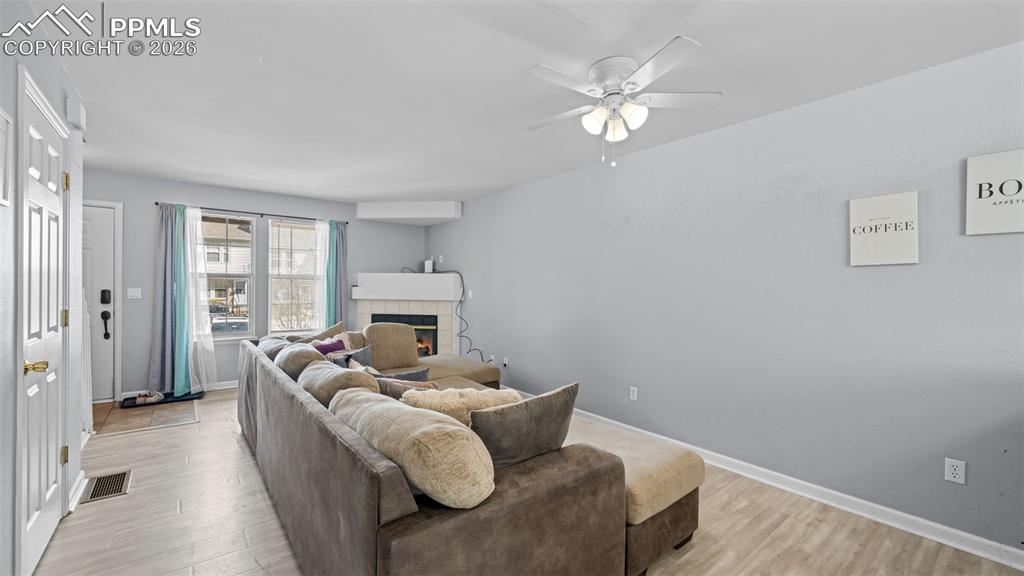 Image 11 of 25: Living Room